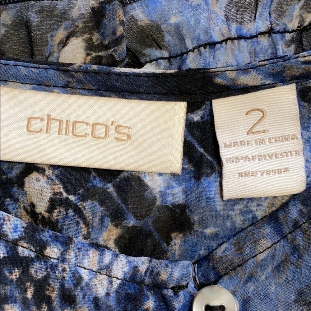 CHICOS blue sneak print blouse size 2